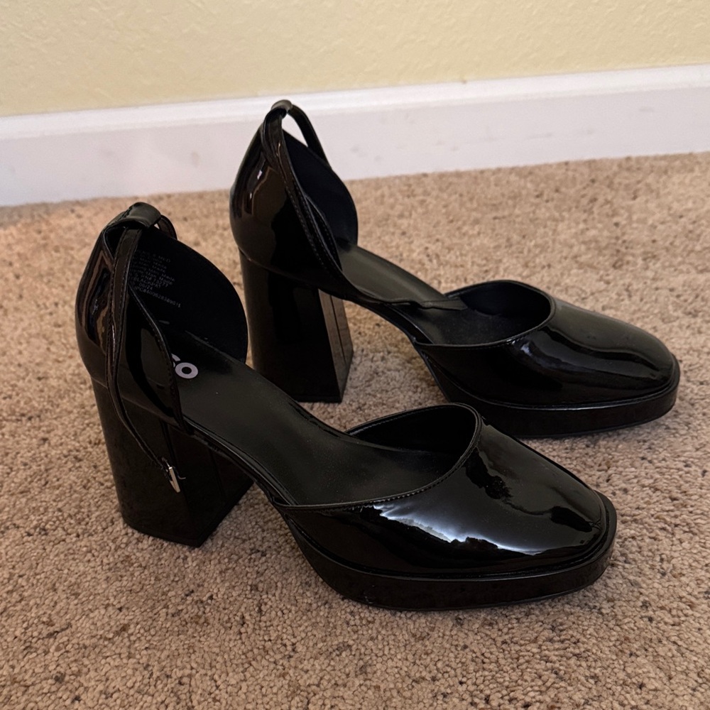 Patent Black Sonoma Platform Mary Jane’s size 9.  NWOT